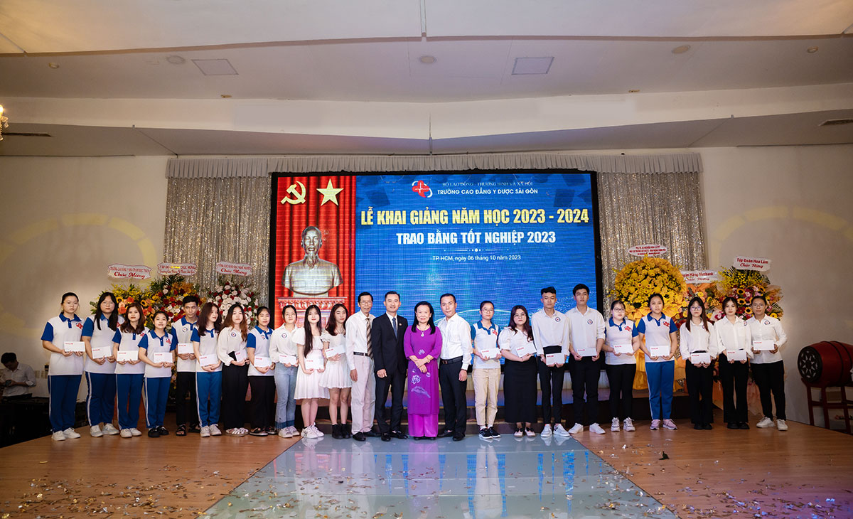 Ngân hàng Vietbank trao học bổng cho các em sinh viên trường cao đẳng y dược sài gòn