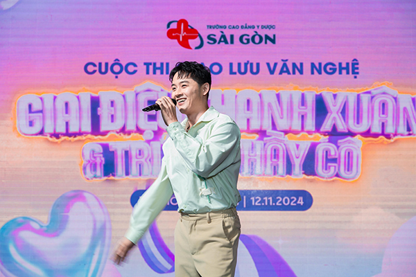 Ca sĩ Thanh Duy giao lưu văn nghệ cùng sinh viên Trường Cao đẳng Y Dược Sài Gòn