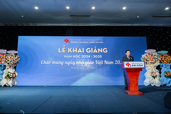 PGS TS Nguyễn Mạnh Hùng – Hiệu trưởng Nhà Trường phát biểu khai mạc buổi lễ