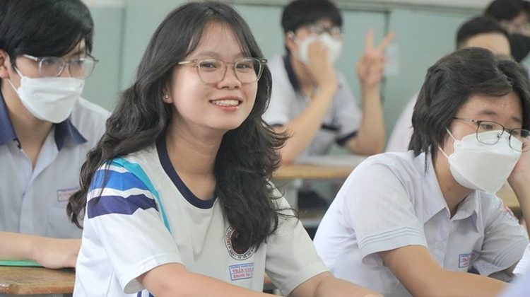 Đề thi thử tốt nghiệp THPT môn Văn năm 2025 trường Nguyễn Thị Giang –  Vĩnh Phúc