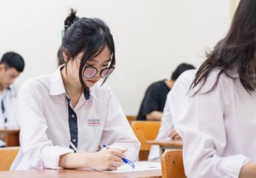 Đề thi thử tốt nghiệp THPT môn Văn năm 2025 trường Hàm Rồng