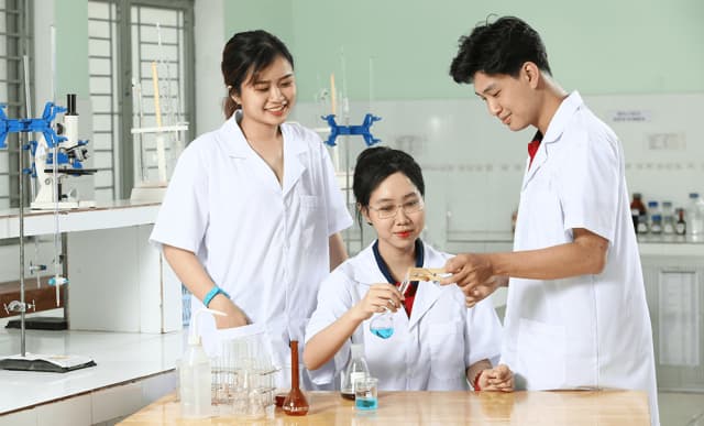 Top các trường Cao đẳng Dược Hà Nội đào tạo uy tín